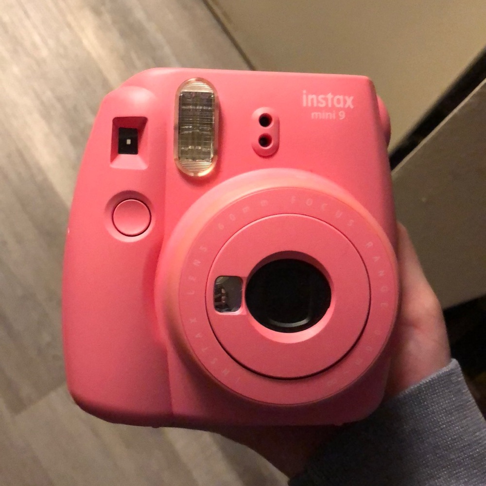 Instant camera wil come with case and film for it